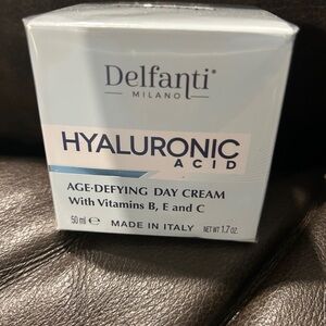 Delfanti Milano Skincare Moisturizer with Hyaluronic Acid Age Defying Day cream
